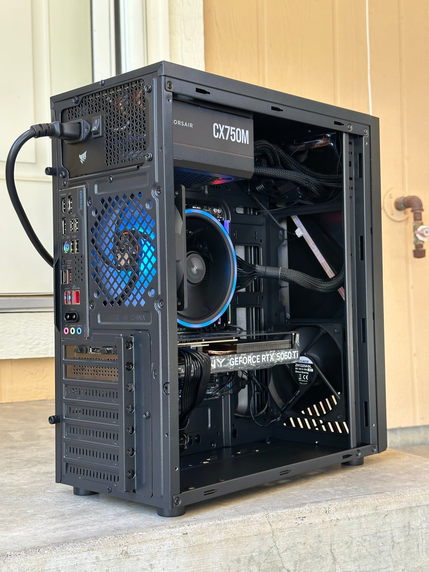 Gaming pc \ Rtx 5060 ti 8GB \ Ryzen 5 9600x \ 32GB 6000MHz \ 1TB ssd \ 750w Corsair \ windows 11 Pro