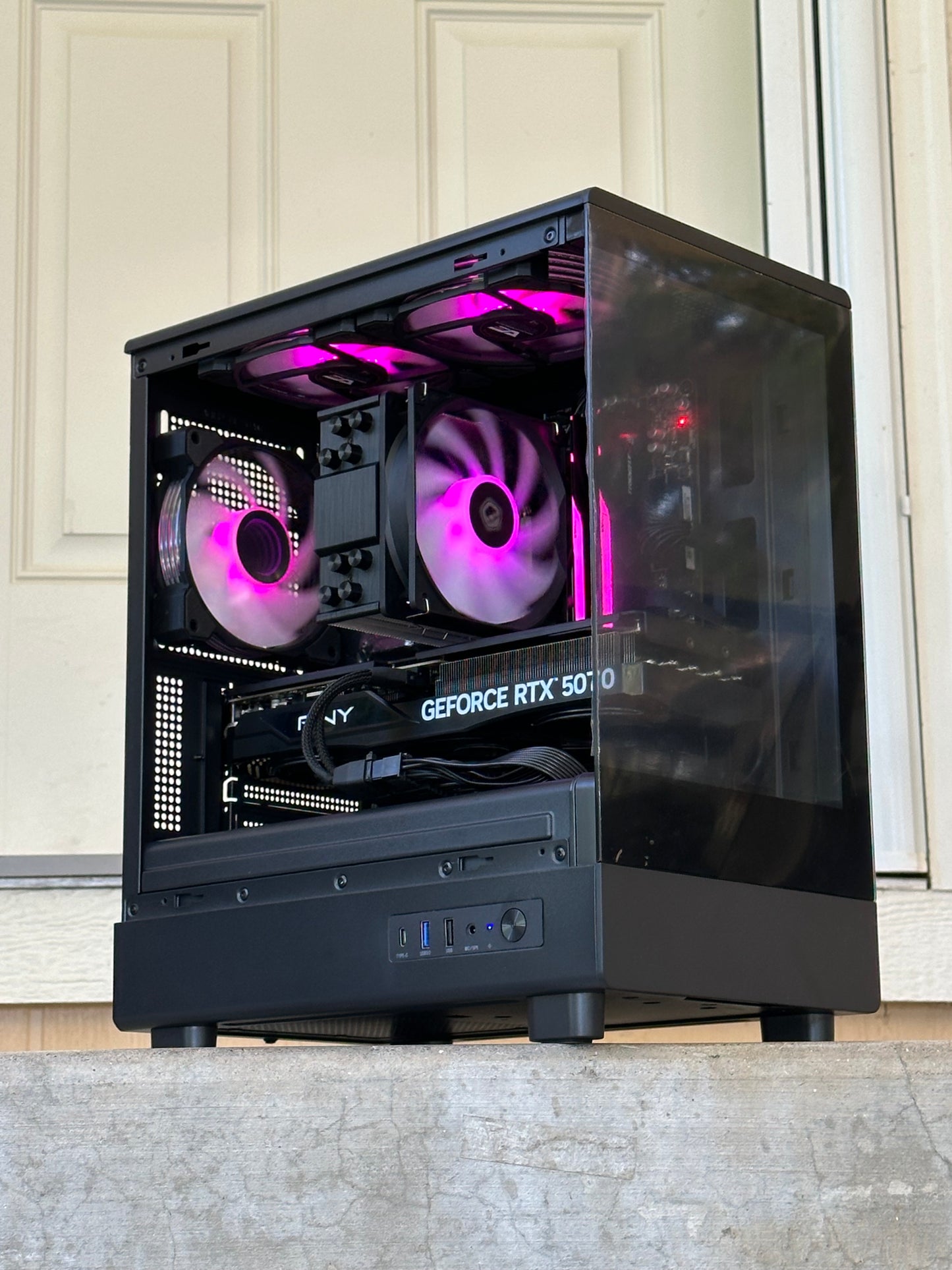 Gaming pc / GeForce RTX 5070 / Ryzen 5 9600X / 32GB DDR5 Ram / 2TB WD-Black ssd / windows 11