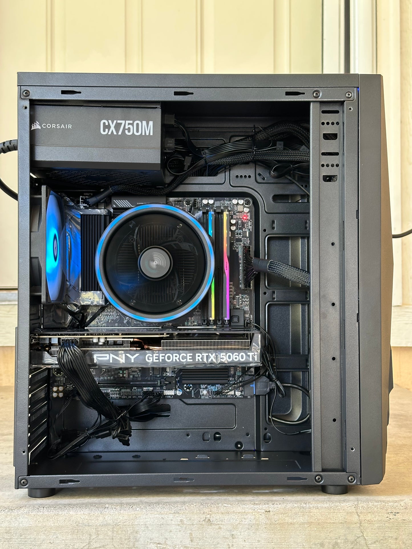 Gaming pc \ Rtx 5060 ti 8GB \ Ryzen 5 9600x \ 32GB 6000MHz \ 1TB ssd \ 750w Corsair \ windows 11 Pro