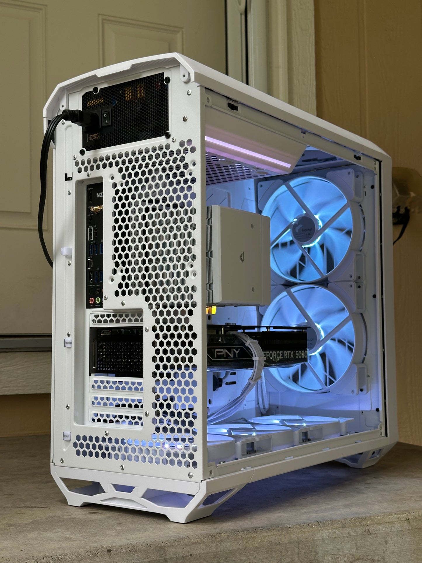 RTX 5080 / Ryzen 9 7900x / 32GB 6000MHz / 1TB Nvme ssd / Windows 11