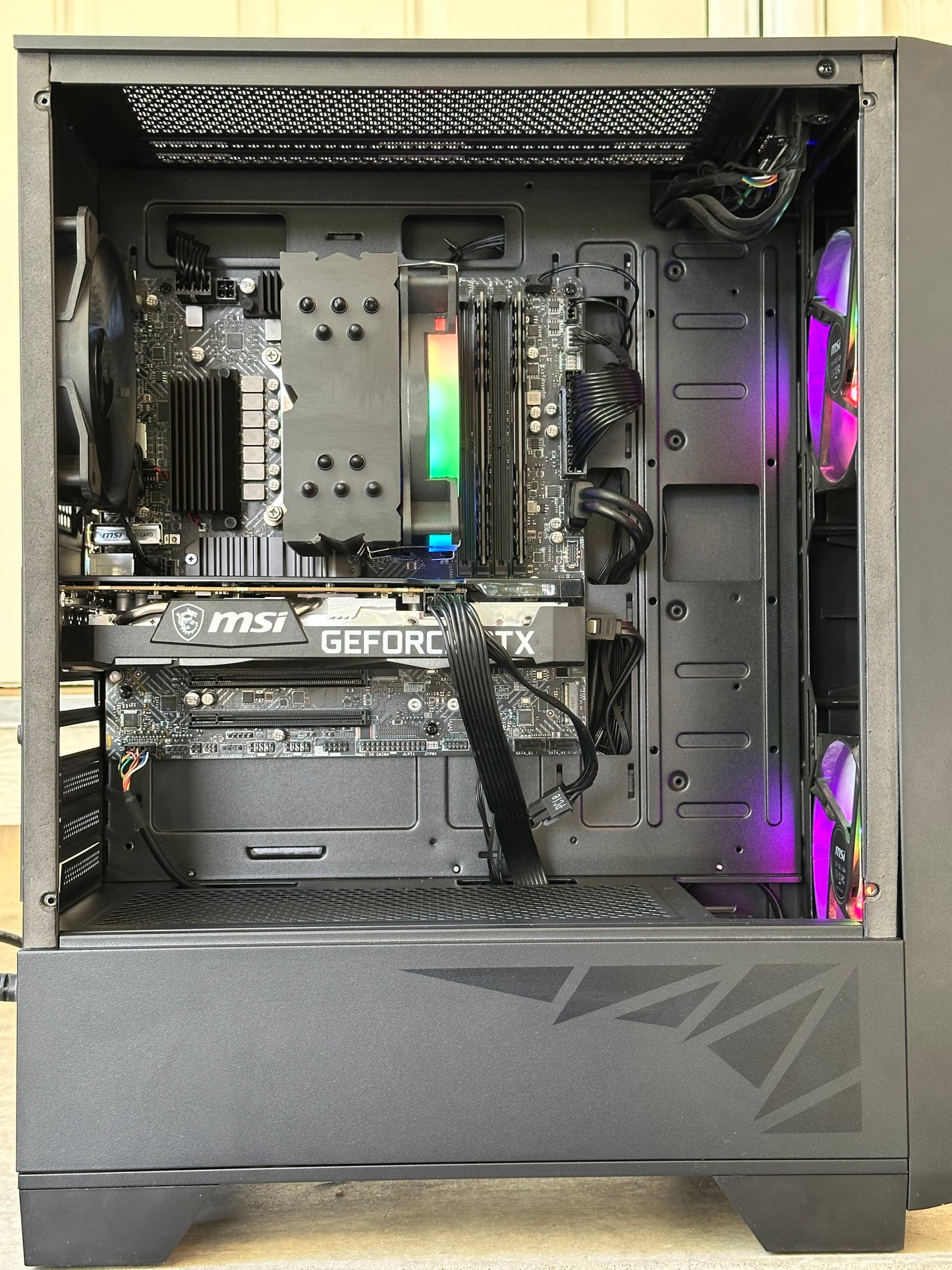 Gaming pc / RTX 3060 / i7-12700F / 32GB 3200MHz Ram / 3TB Storage / windows 11