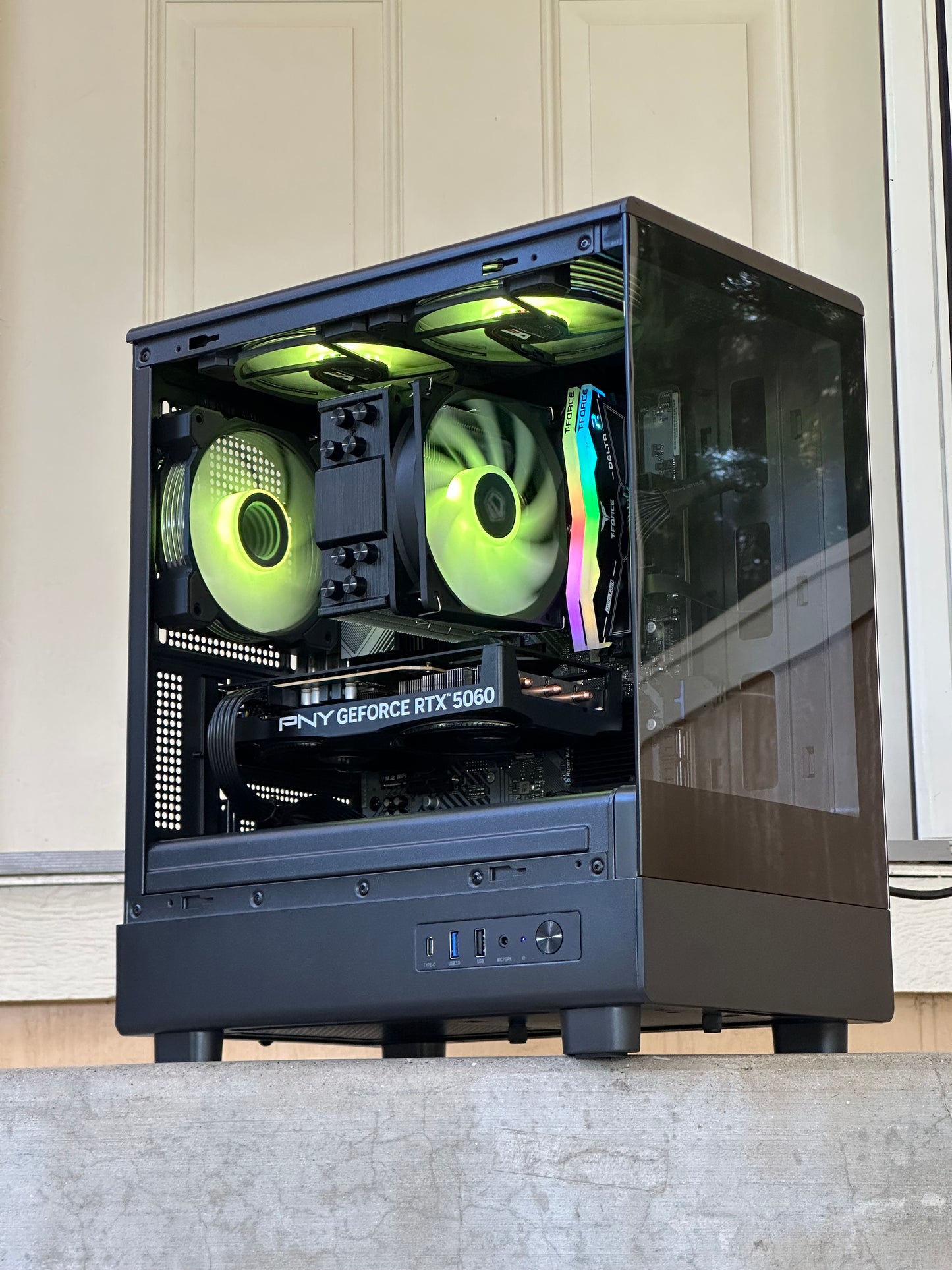Gaming pc / rtx 5060 / Ryzen 5 8400F / 32GB 5600MHz / 1TB nvme ssd / Windows 11 Pro