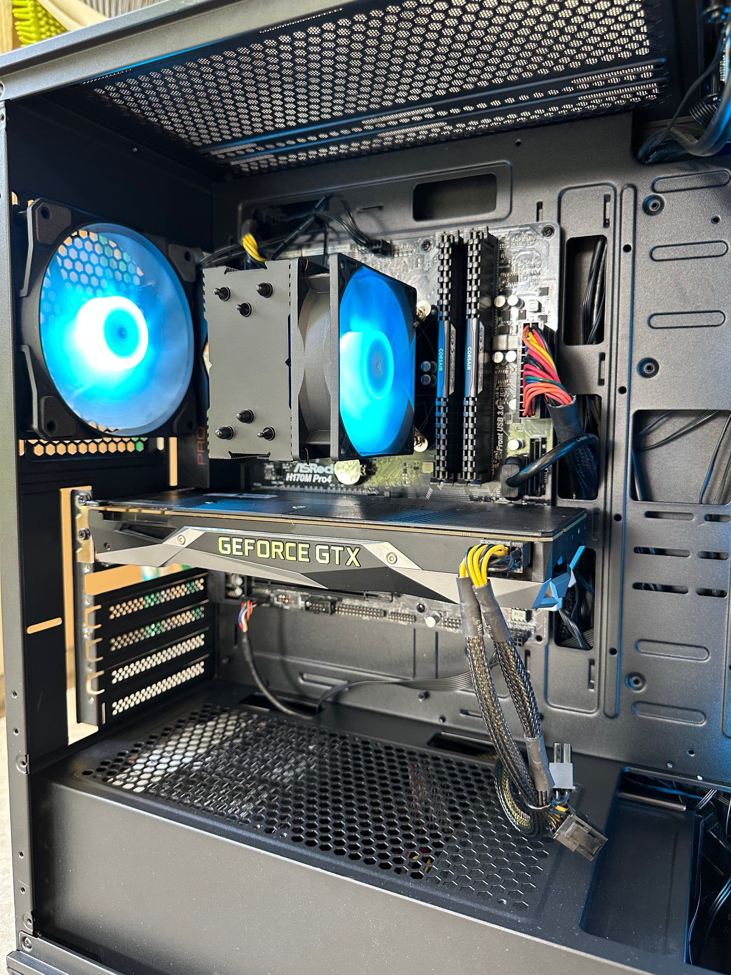 Gaming pc / Gtx 1070 / i7-6700 / 16GB 3600Mhz / 512GB SSD / 600w psu