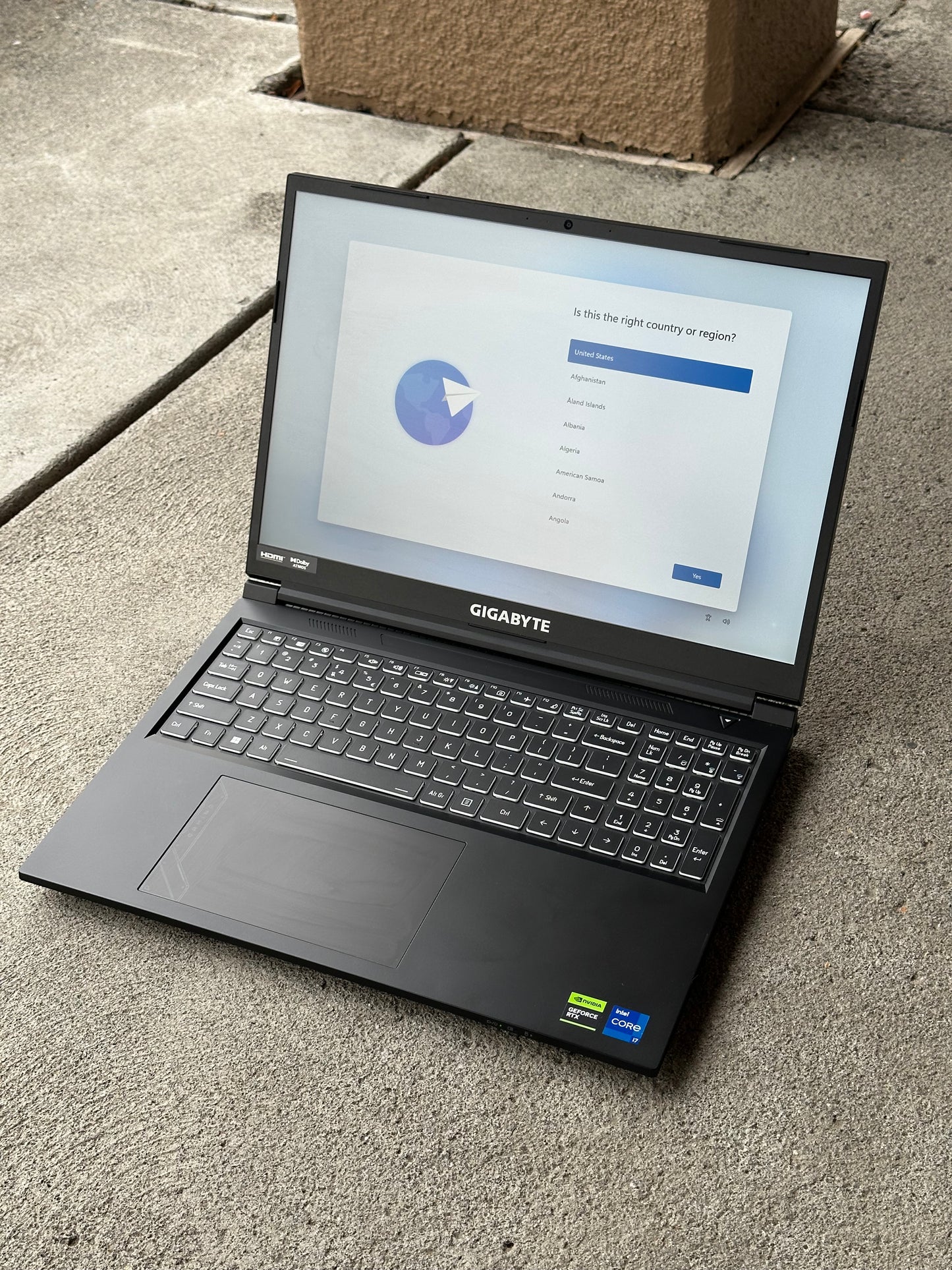 Intel i7-13620H / 32GB DDR5 / 1TB gigabyte nvme / Windows 11