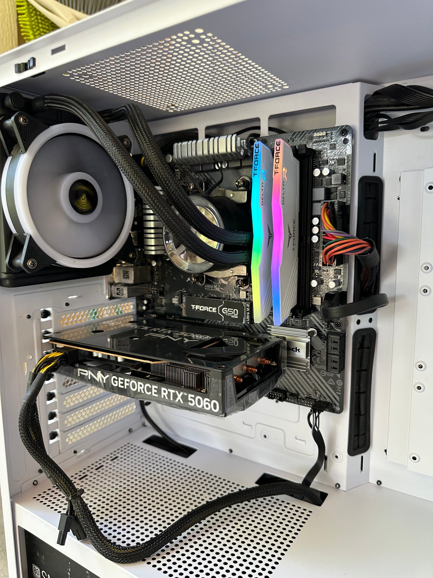 Rtx 5060 / Ryzen 5 5500 / 32GB Ram / 1Tb nvme ssd / windows 11 pro