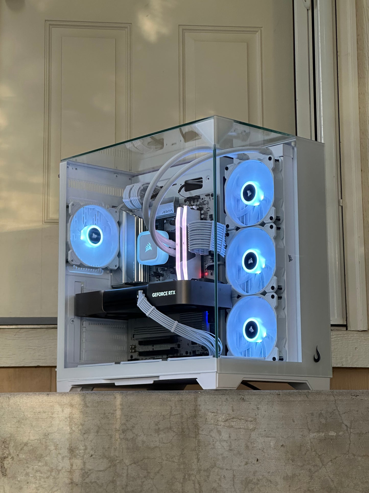 RTX 5080 / Ryzen 9 7950X / 32GB 6000MHz DDR5 / 2TB nvme ssd / Windows 11