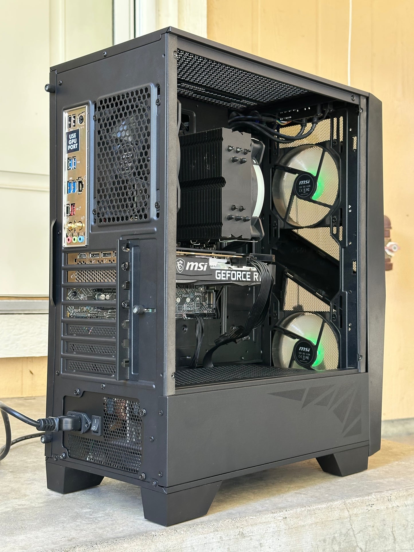Gaming pc / RTX 3060 / i7-12700F / 32GB 3200MHz Ram / 3TB Storage / windows 11