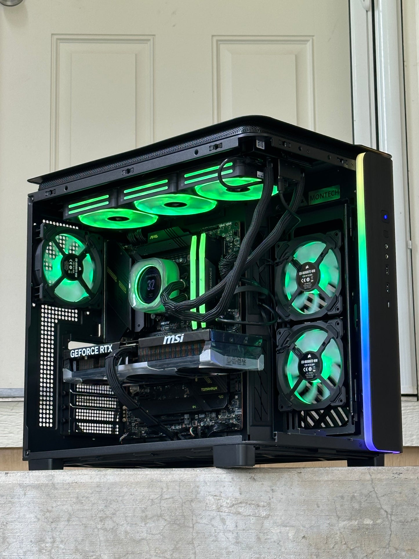 Gaming pc / Nvidia GeForce RTX 5070 / i7-14700K / 32GB 6400MHz CL36 Corsair / Windows 11 Pro