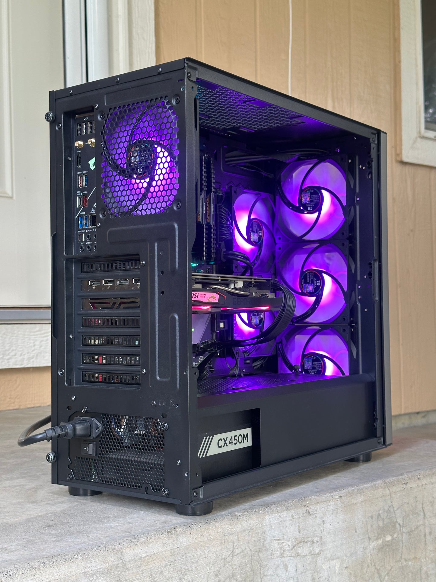 Gaming pc / GTX 1660 Ti / i5-8400 / 16GB Corsair Ram / CX450M Corsair psu / 512GB SSD / Windows 11 P