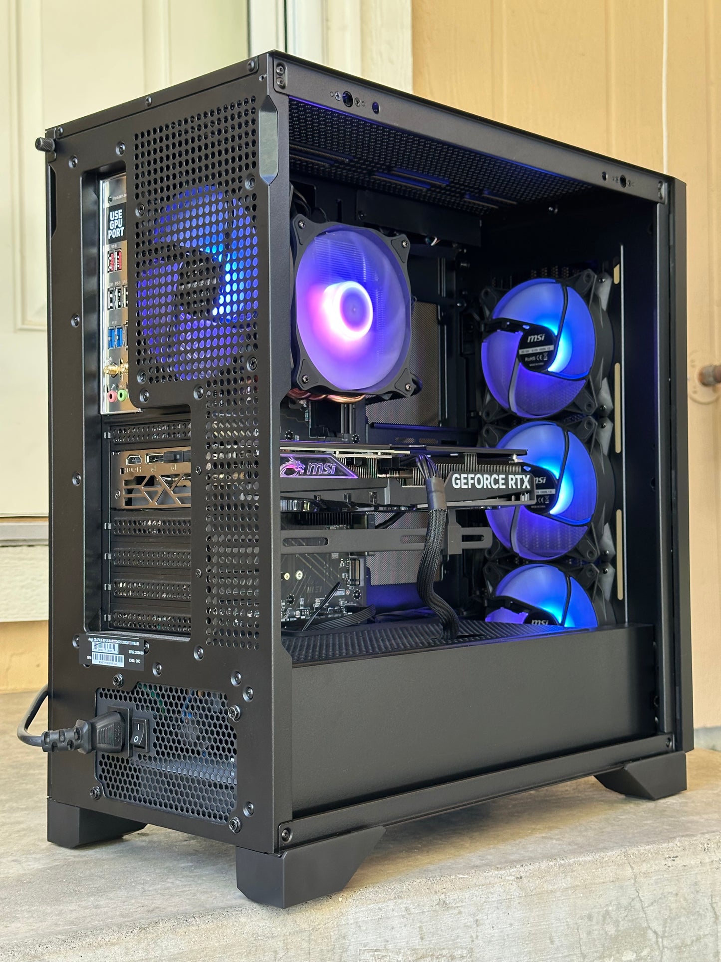 GeForce RTX 4070 Super / Ryzen 7 7700 / 16GB 5600MHz Ram / 1TB nvme ssd / windows 11
