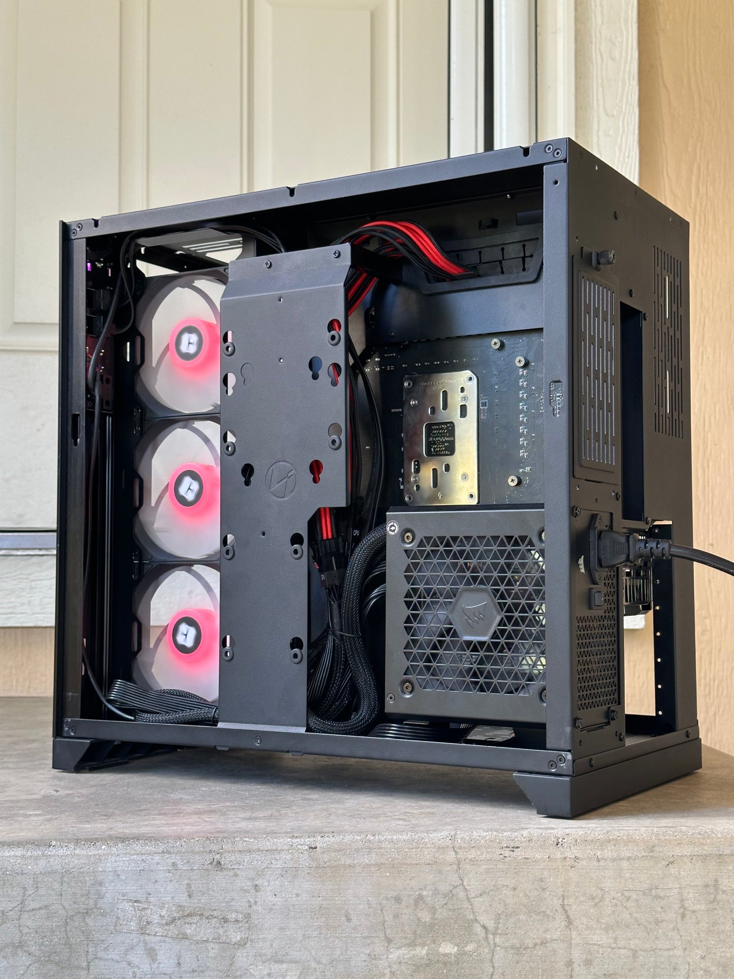 Gaming pc \ Ryzen 5 7600x \ rtx 5060 ti 8g \ 16GB 5200MHz \ 1TB crucial nvme \ windows 11 Pro