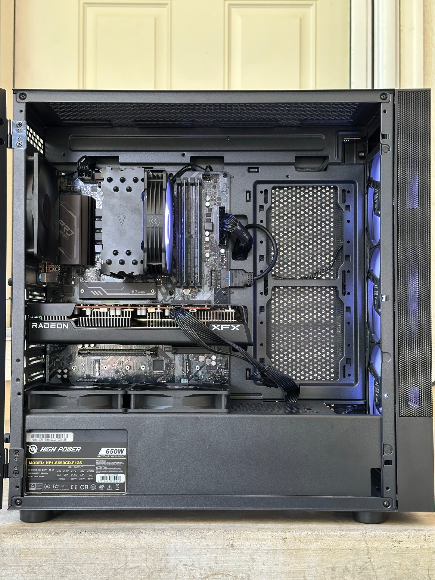 Gaming pc / Rx 6600 XT / i5-12400 / 16GB 3200MHz ram / 1TB t-force ssd / Windows 11