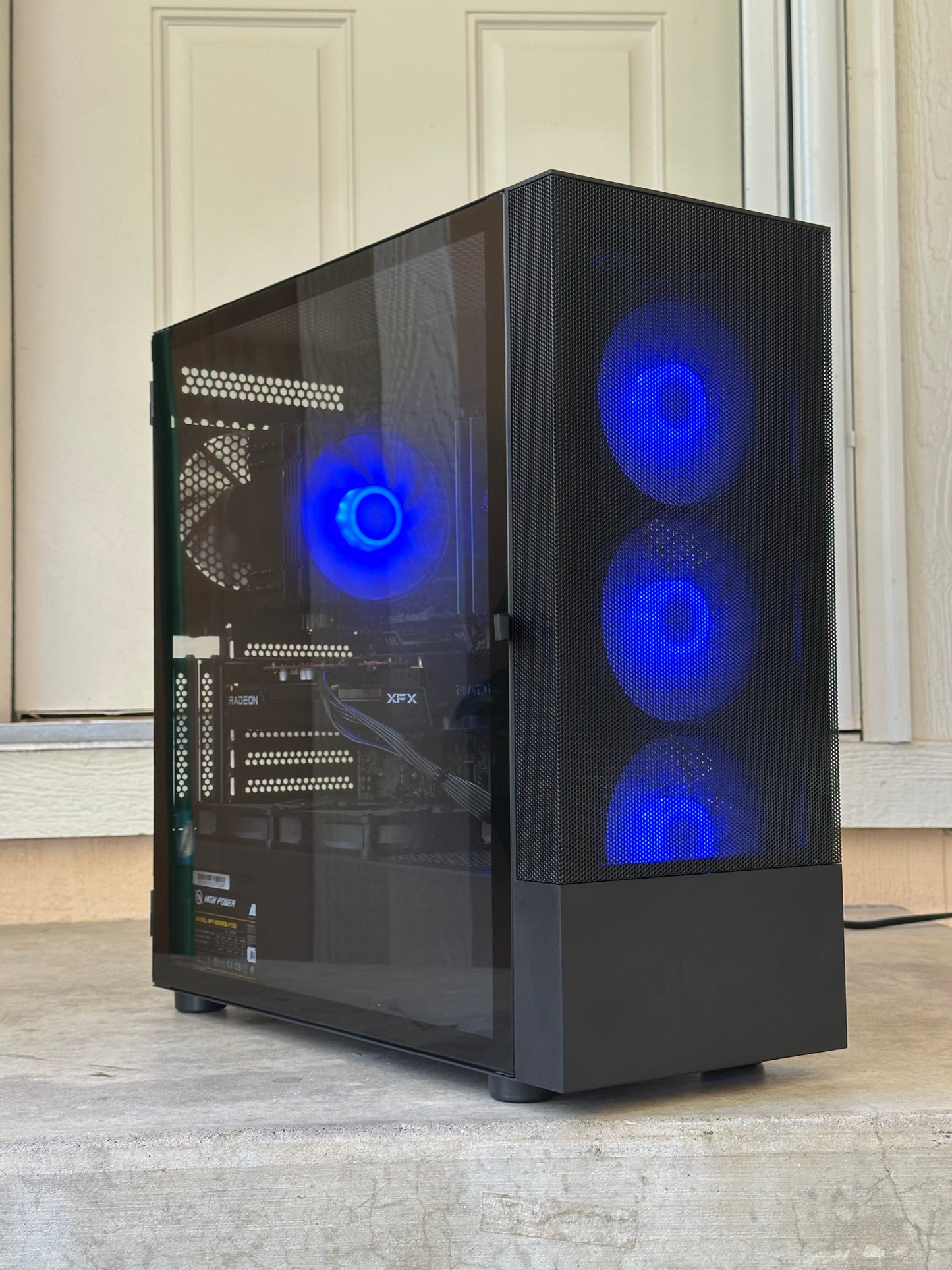 Gaming pc / Rx 6600 XT / i5-12400 / 16GB 3200MHz ram / 1TB t-force ssd / Windows 11