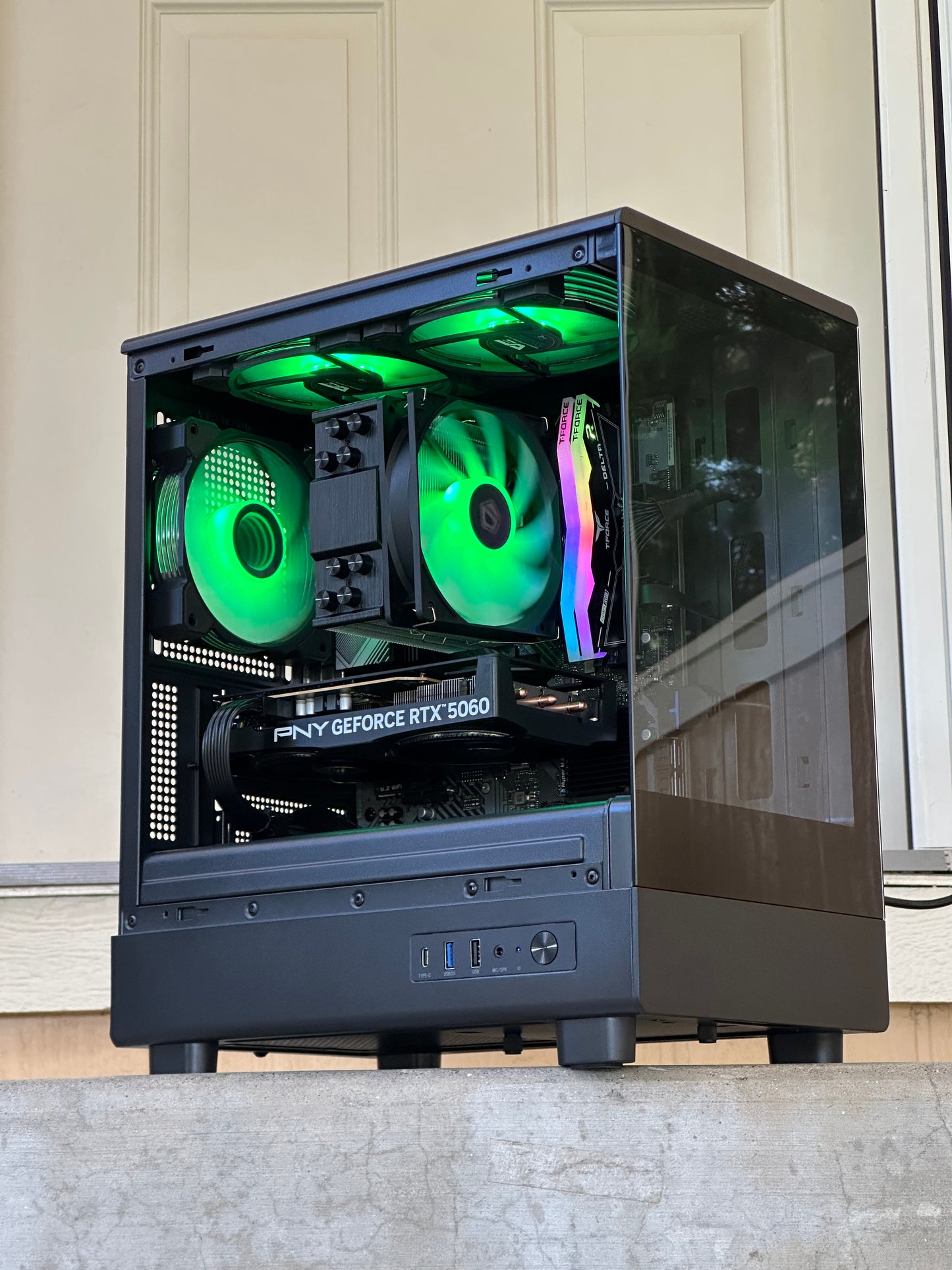 Gaming pc / rtx 5060 / Ryzen 5 8400F / 32GB 5600MHz / 1TB nvme ssd / Windows 11 Pro