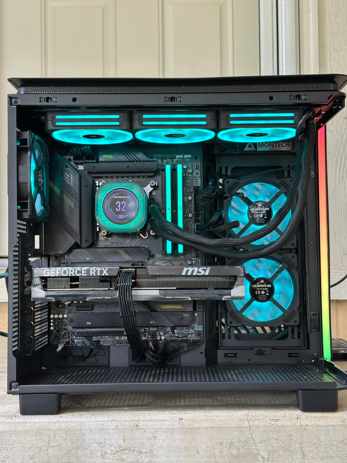 Gaming pc / Nvidia GeForce RTX 5070 / i7-14700K / 32GB 6400MHz CL36 Corsair / Windows 11 Pro