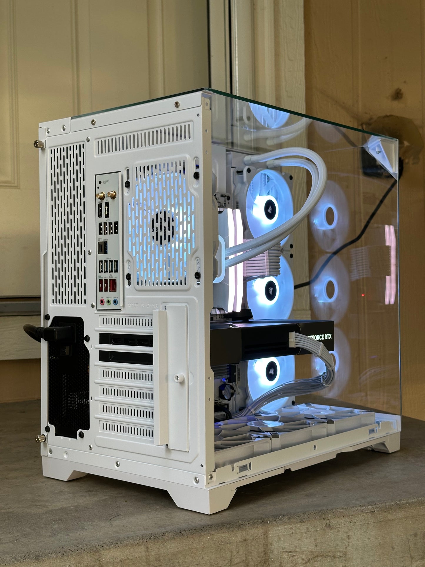 RTX 5080 / Ryzen 9 7950X / 32GB 6000MHz DDR5 / 2TB nvme ssd / Windows 11