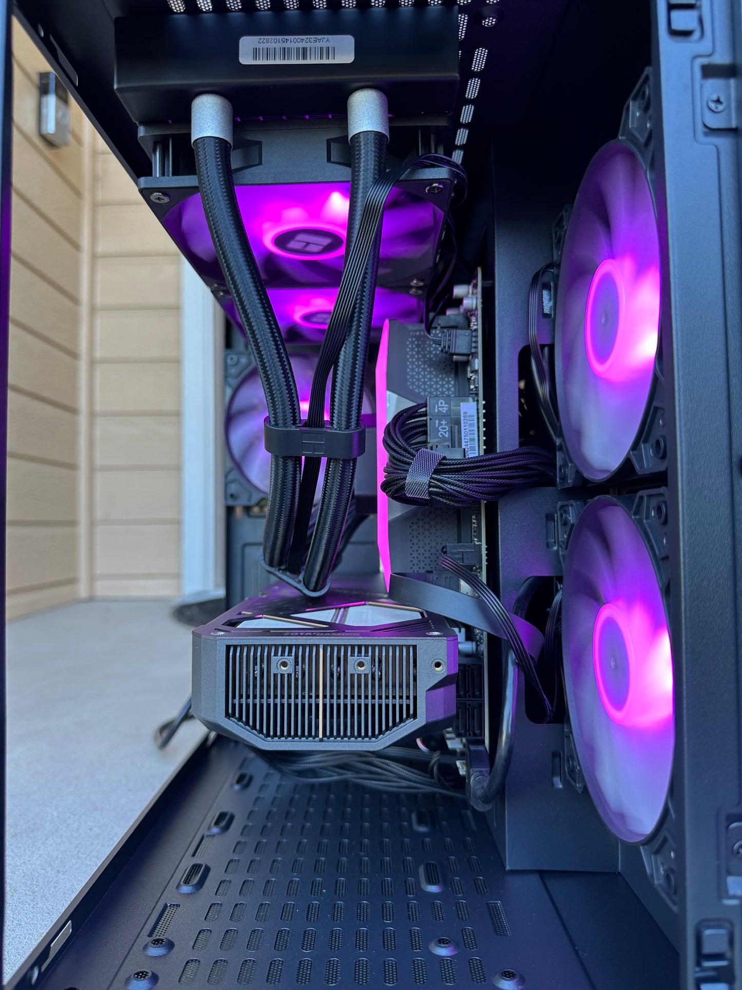 Rtx 5070 \ Ryzen 7 7700 \ 32GB Corsair DDR5 \ 1TB nvme ssd \ 850w Gold Psu \ Windows 11 Pro