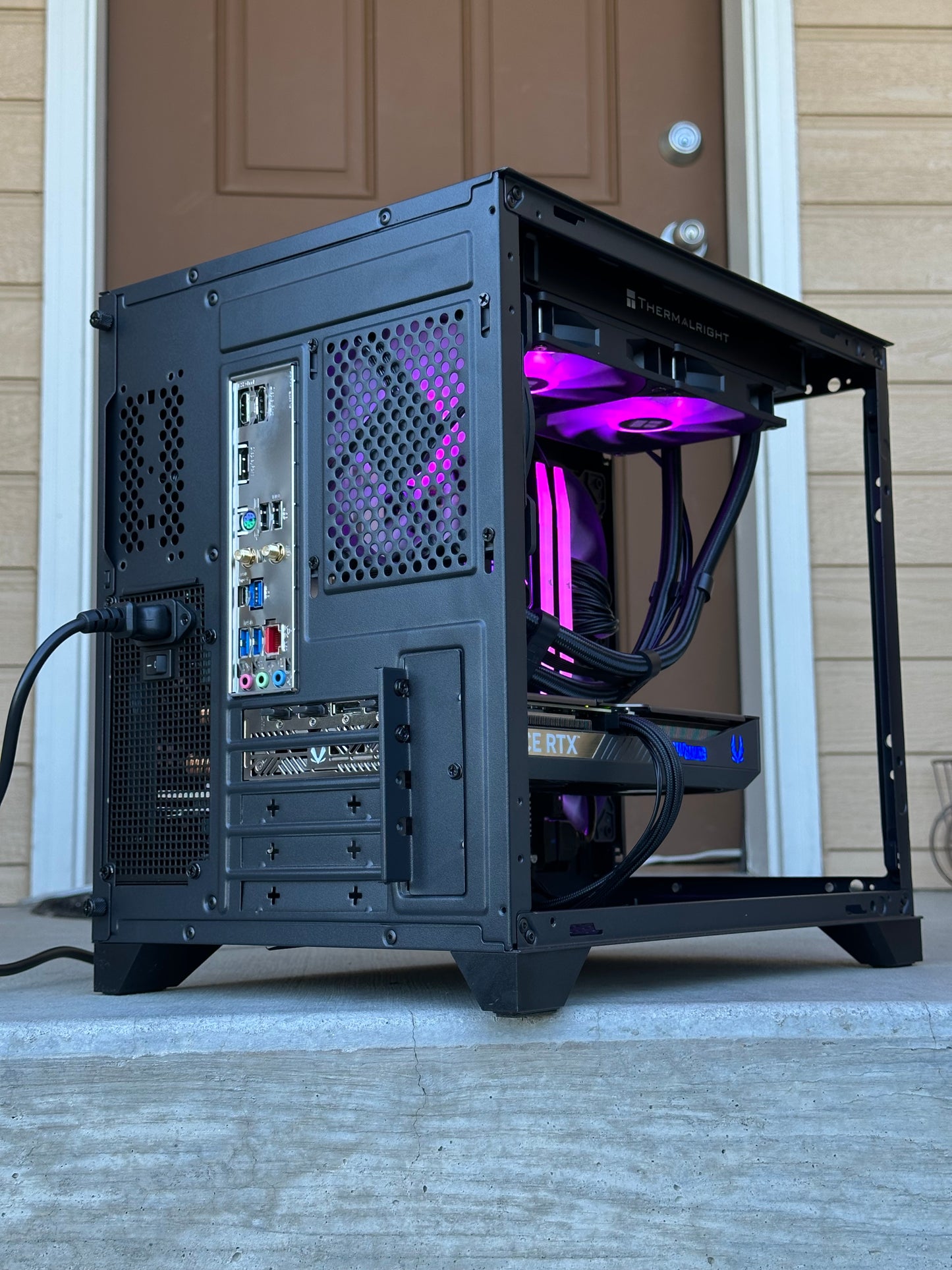 Rtx 5070 \ Ryzen 7 7700 \ 32GB Corsair DDR5 \ 1TB nvme ssd \ 850w Gold Psu \ Windows 11 Pro