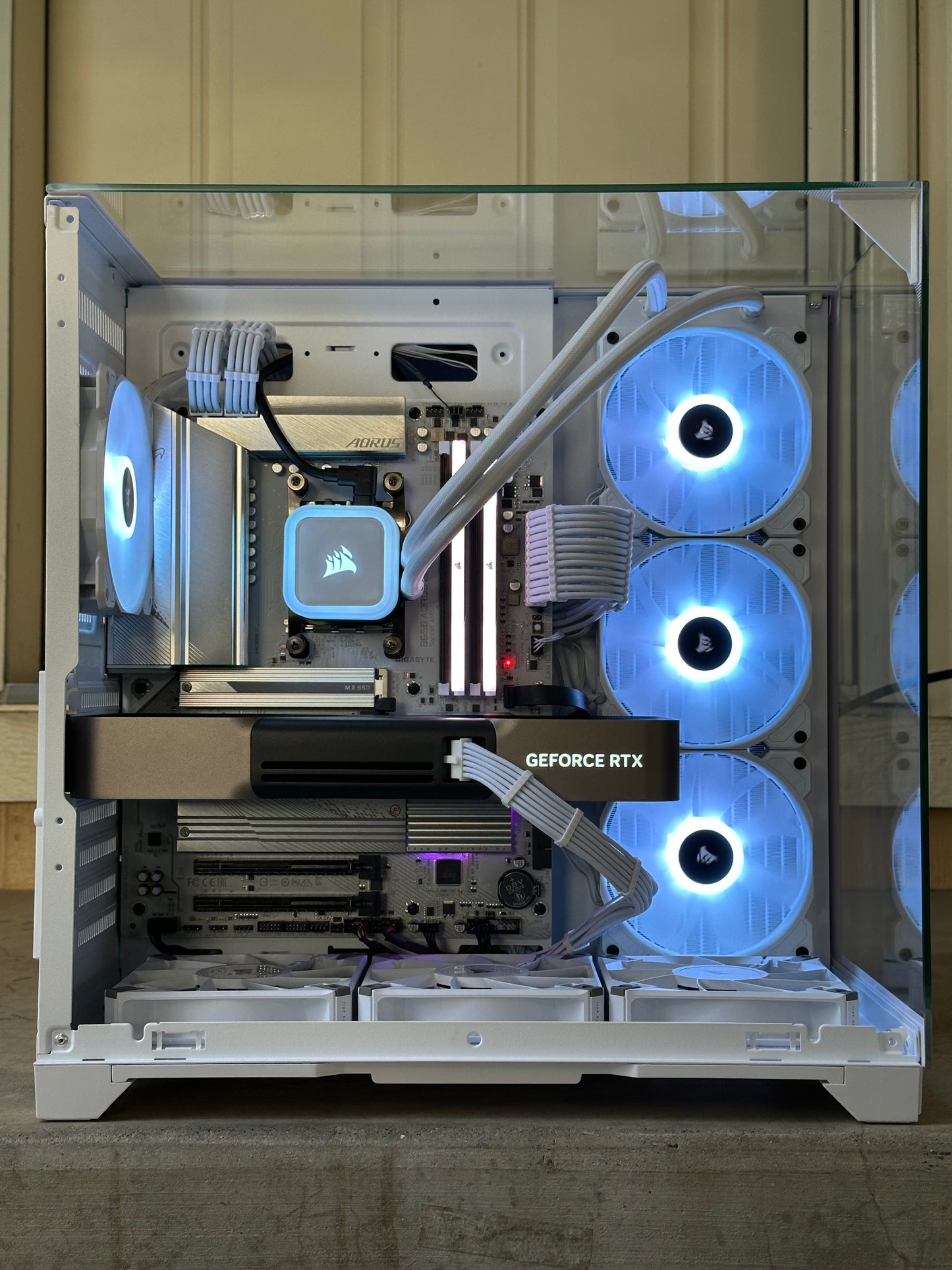 RTX 5080 / Ryzen 9 7950X / 32GB 6000MHz DDR5 / 2TB nvme ssd / Windows 11