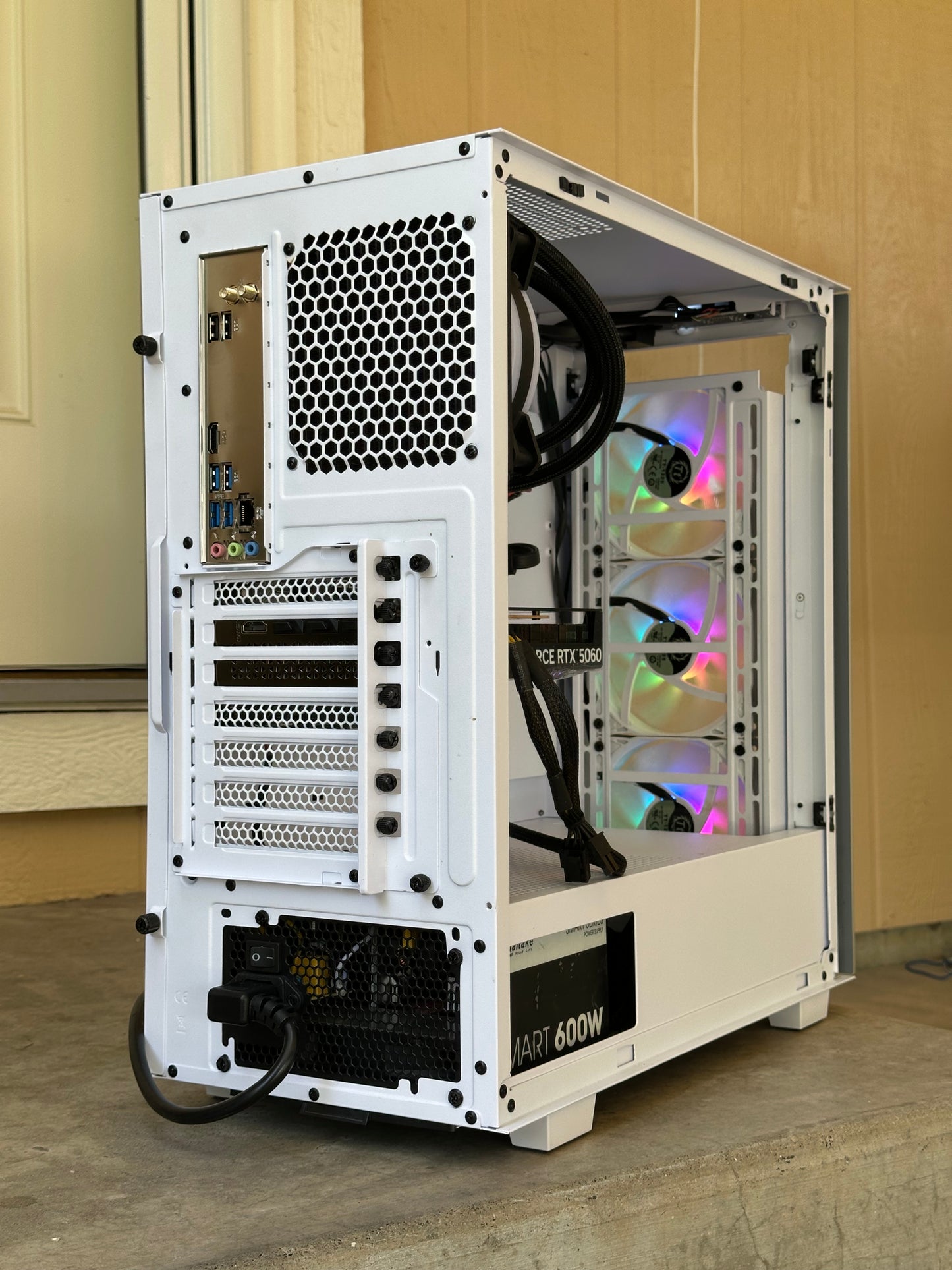 Rtx 5060 / Ryzen 5 5500 / 32GB Ram / 1Tb nvme ssd / windows 11 pro