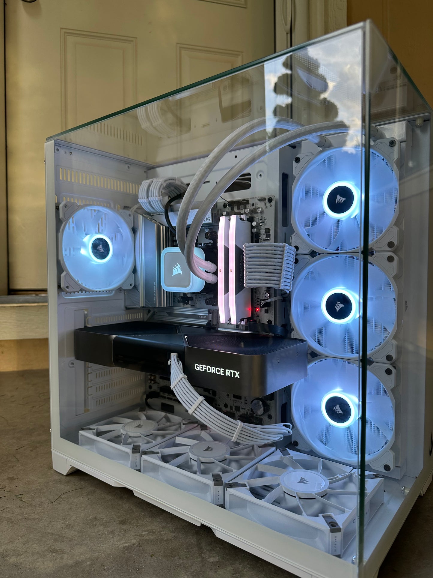 RTX 5080 / Ryzen 9 7950X / 32GB 6000MHz DDR5 / 2TB nvme ssd / Windows 11