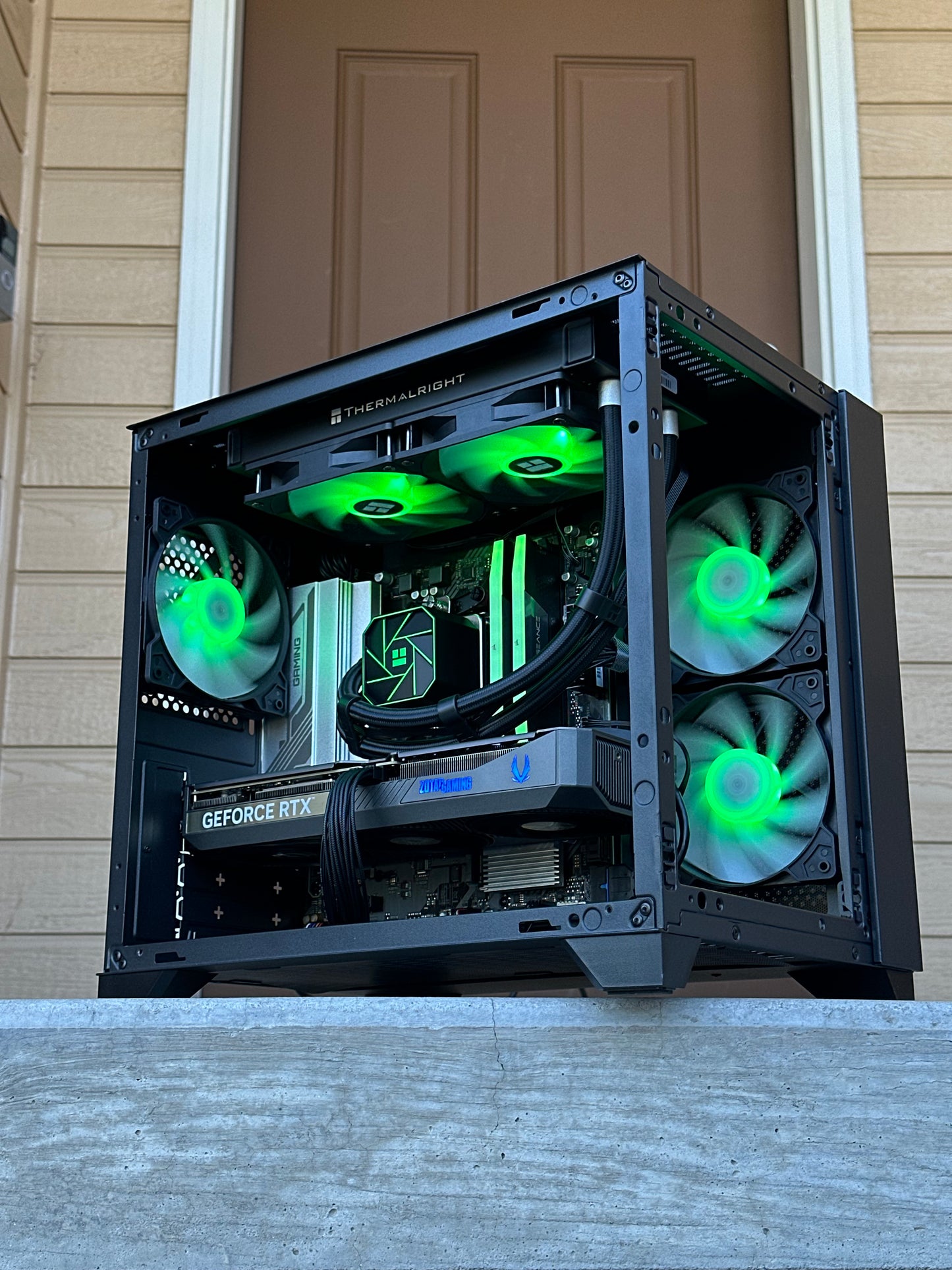 Rtx 5070 \ Ryzen 7 7700 \ 32GB Corsair DDR5 \ 1TB nvme ssd \ 850w Gold Psu \ Windows 11 Pro