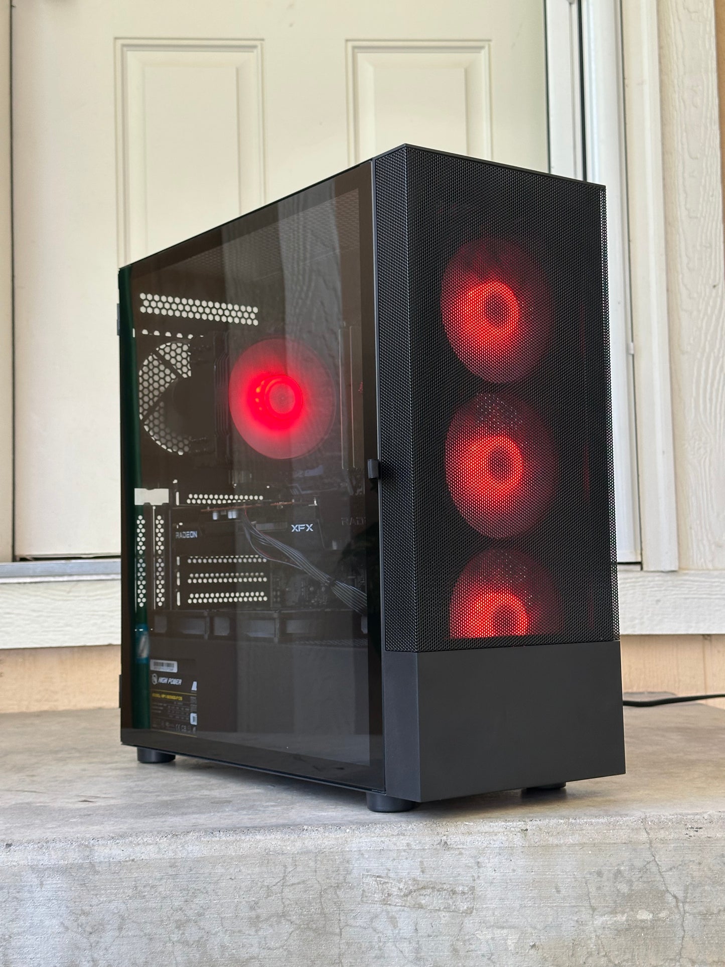 Gaming pc / Rx 6600 XT / i5-12400 / 16GB 3200MHz ram / 1TB t-force ssd / Windows 11