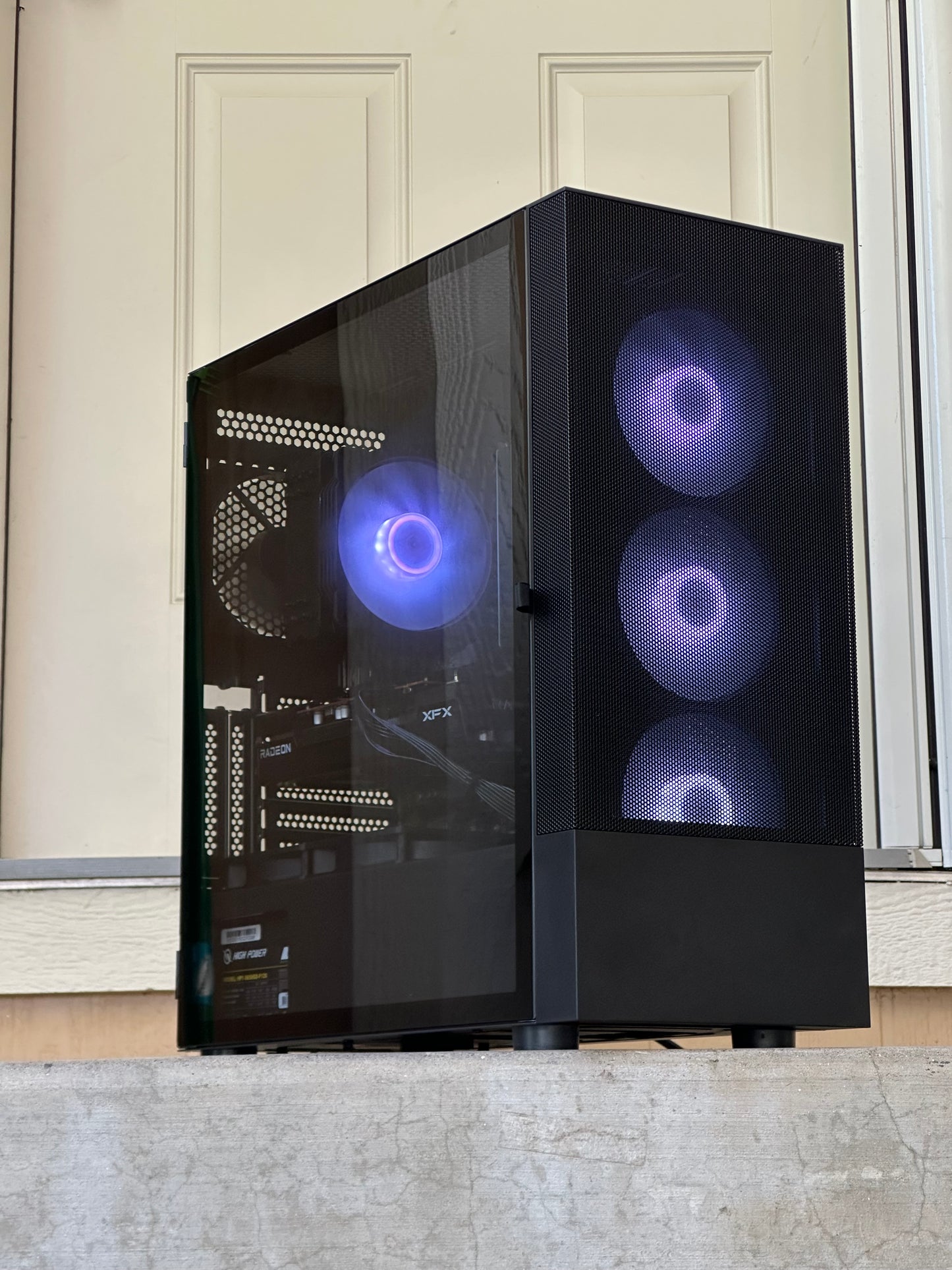 Gaming pc / Rx 6600 XT / i5-12400 / 16GB 3200MHz ram / 1TB t-force ssd / Windows 11