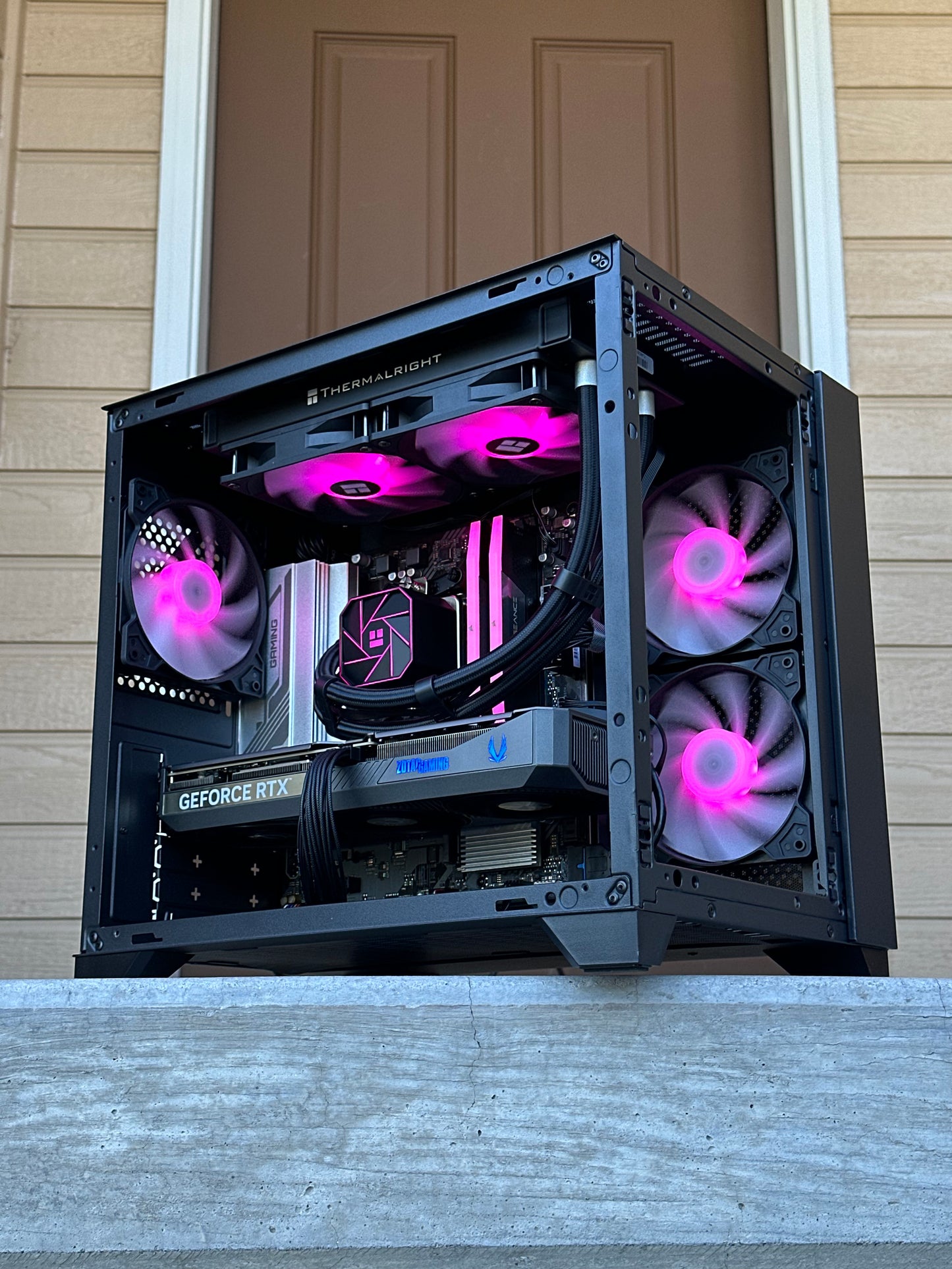 Rtx 5070 \ Ryzen 7 7700 \ 32GB Corsair DDR5 \ 1TB nvme ssd \ 850w Gold Psu \ Windows 11 Pro