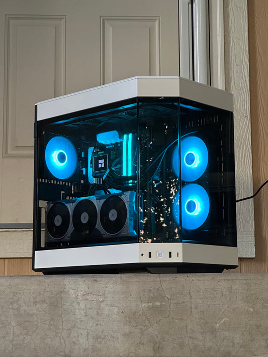 Gaming pc / RTX 5070 / Ryzen 7 7700x / 32GB DDR5 / 1TB WD Blue ssd / B650 / Windows 11