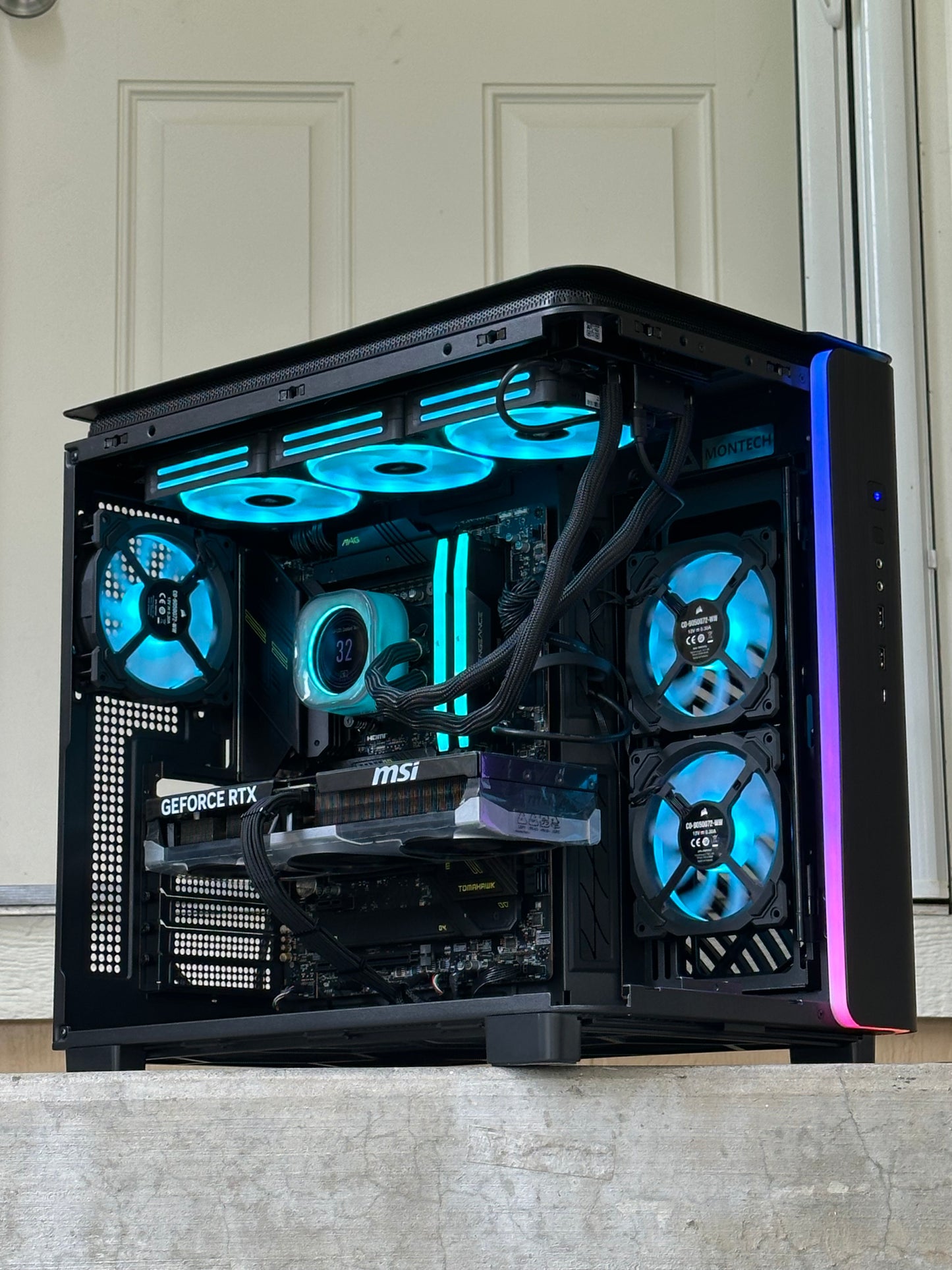 Gaming pc / Nvidia GeForce RTX 5070 / i7-14700K / 32GB 6400MHz CL36 Corsair / Windows 11 Pro